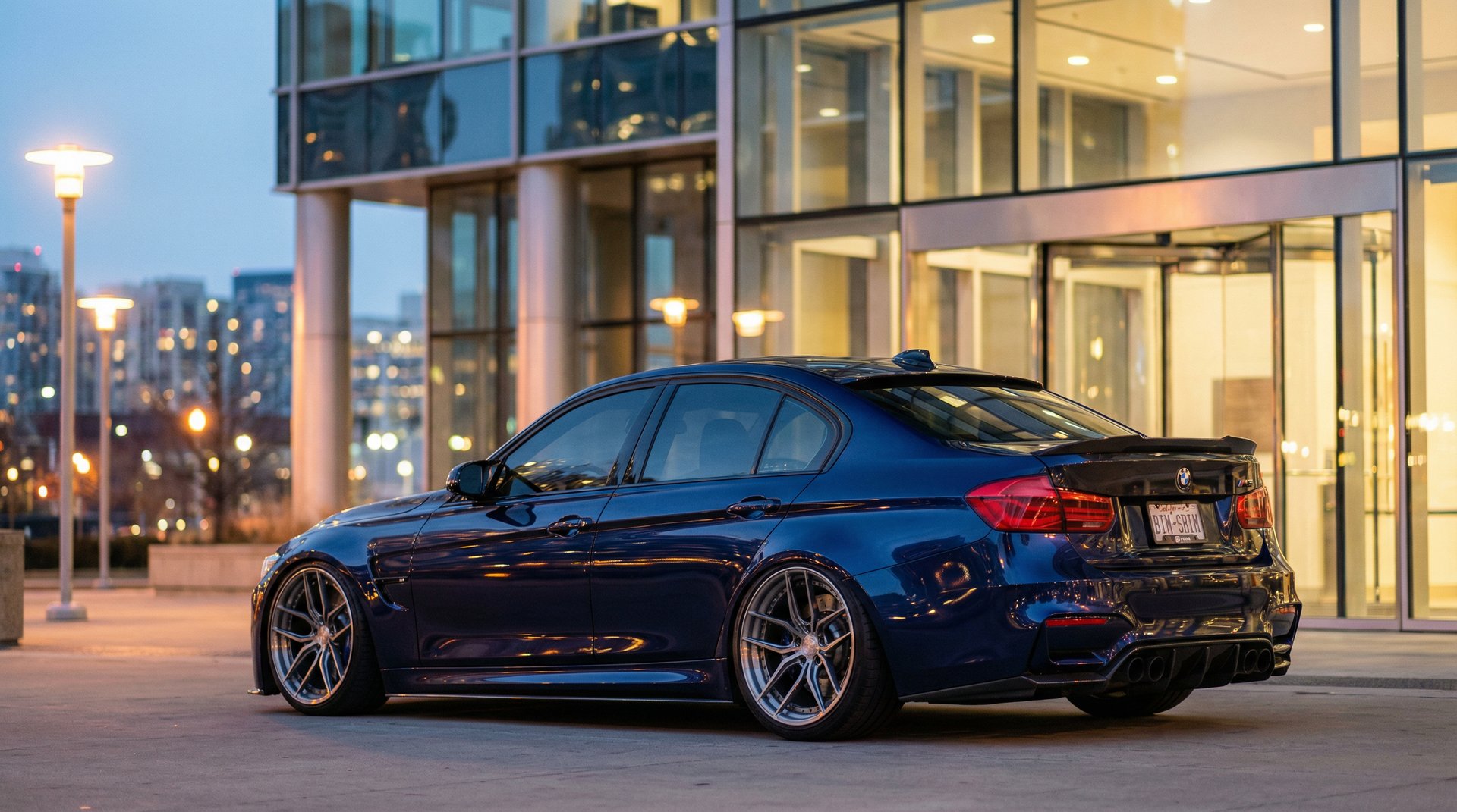 蜜桃传媒轿车改装视频